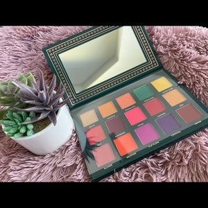 Ave Beaute Nostalgia eyeshadow palette